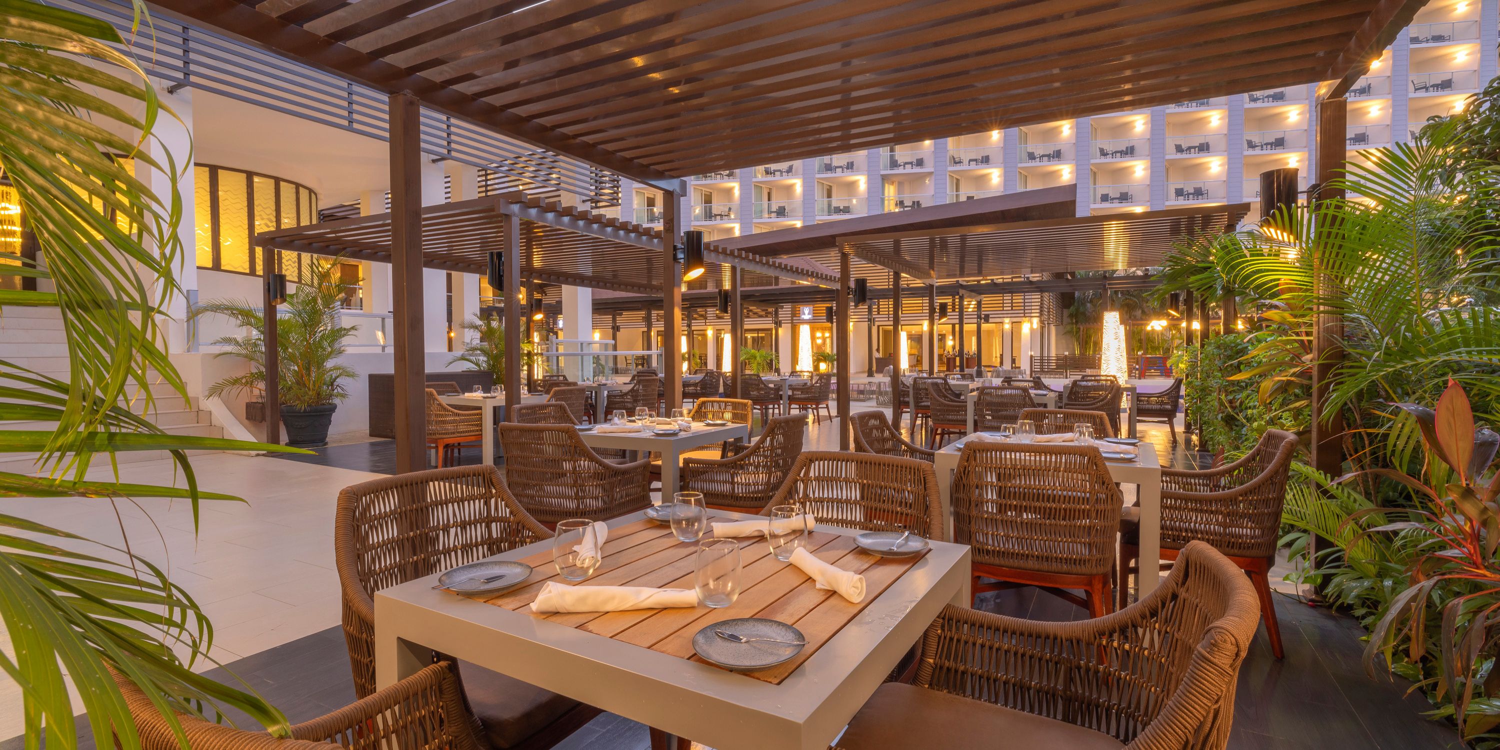 Hideaway Royalton Bw Restaurant